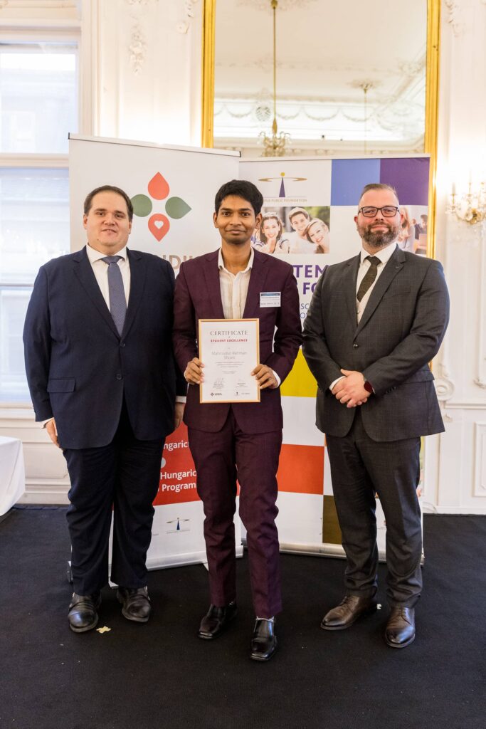 Mahmudur Rahman Shuvo receiving the award