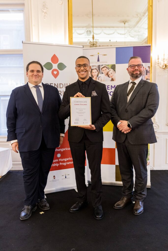 Mouhamed Aziz Laabidi receiving the award
