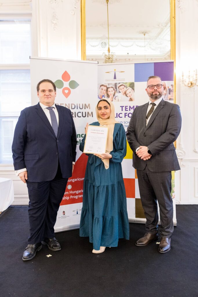 Shahd Ayman Mohamed Aly Gaafar Negm receiving the award