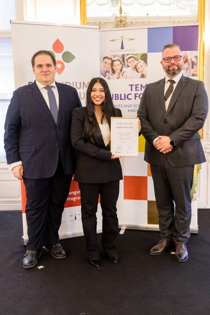 Syeda Mahjabin Tabasssum receiving the award