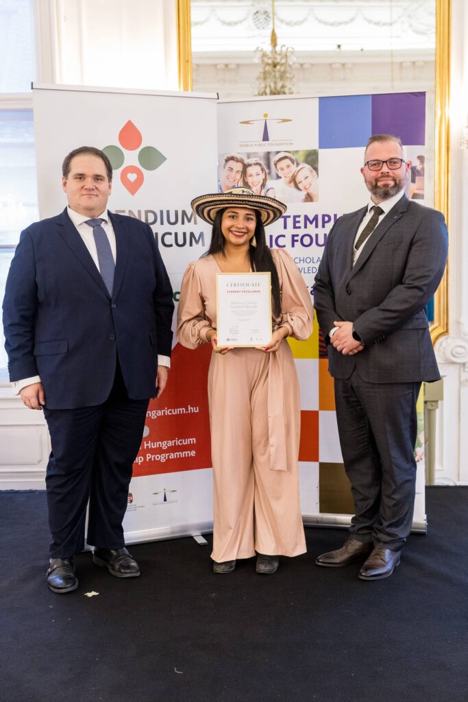 Adriana Cristina Gazabon Rosado receiving the award