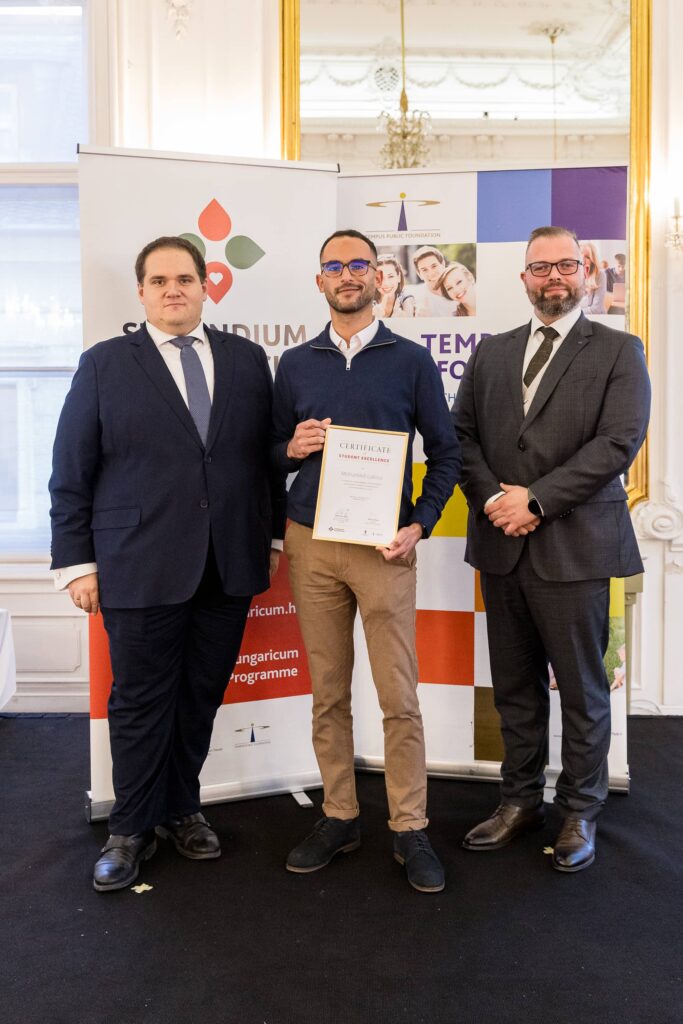 Mohamed Lalioui receiving the award