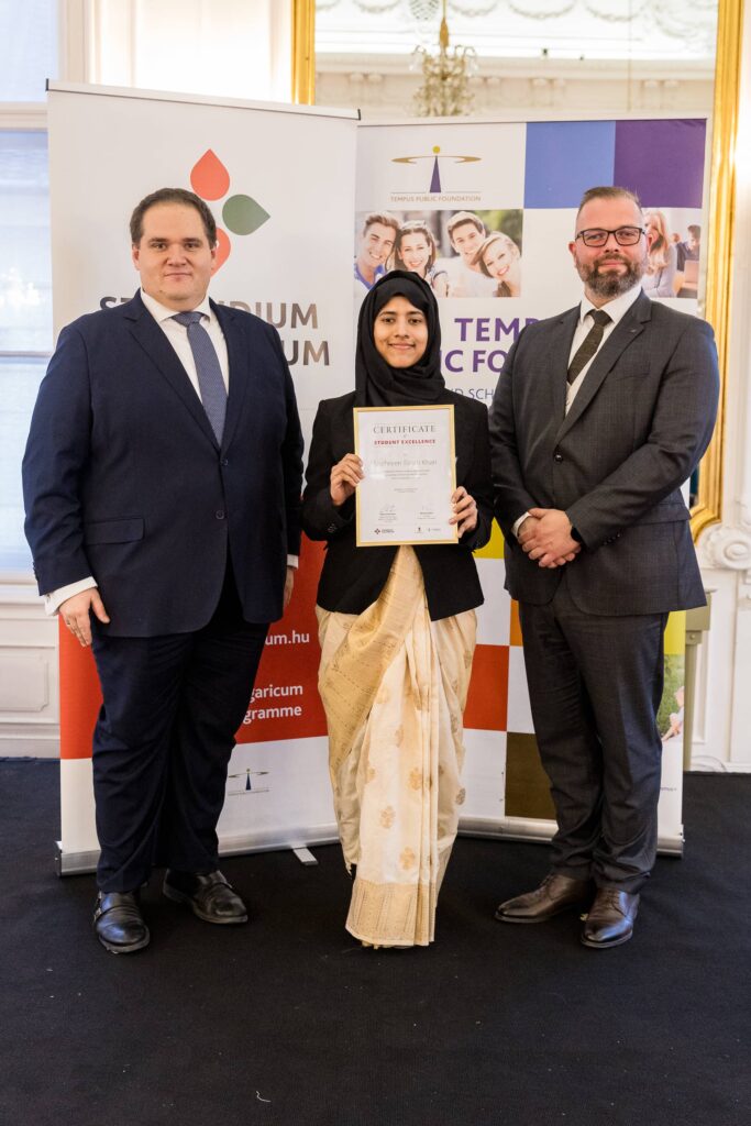 Shahreen Farah Khan receiving the award