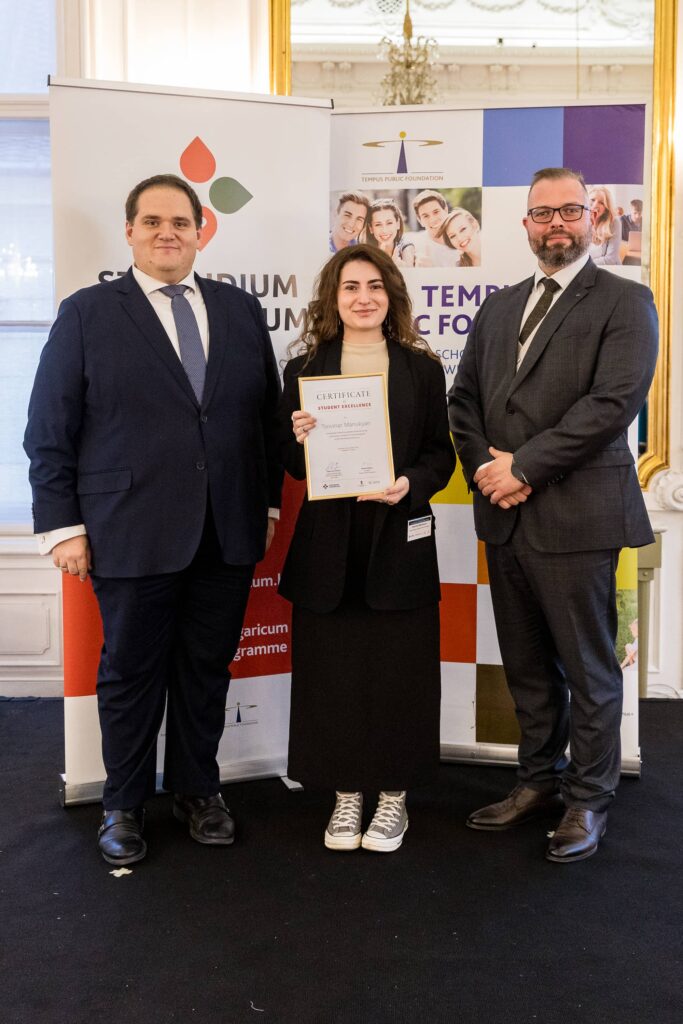 Tsovinar Manukyan receiving the award