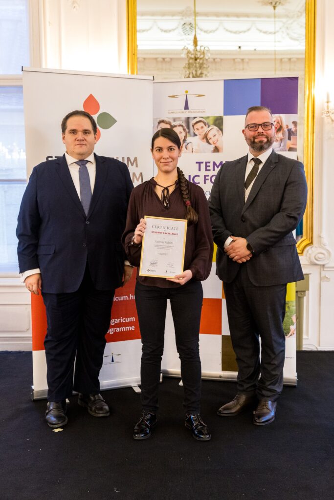 Yasmin Rublin receiving the award