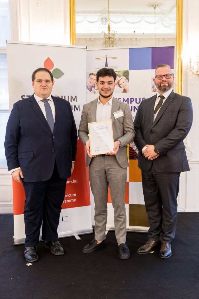 Akram Alzaiem receiving the award