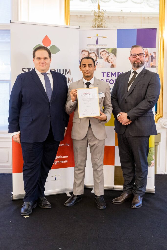 Salman Mohammed Mohammed Saleh receiving the award
