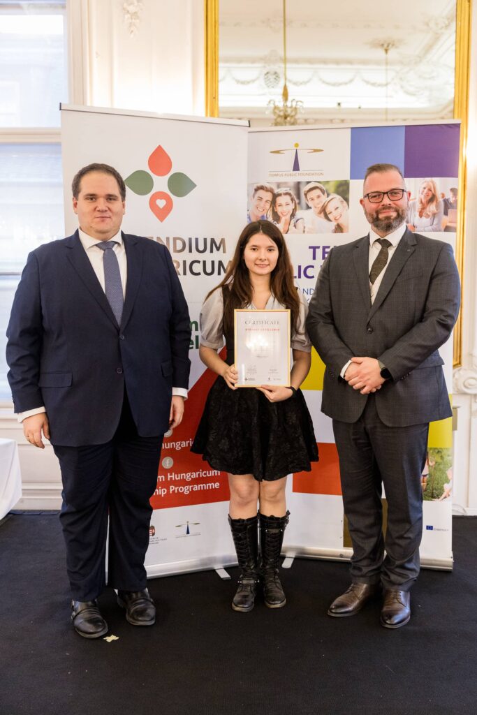 Kristina Ivanova – Awardee of the 2024/2025 Stipendium Hungaricum Excellence Award receiving the award